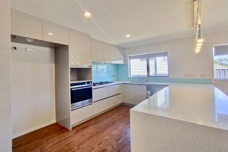 Photo of property in 3a Crystal Avenue, Glendene, Auckland, 0602