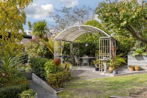 Photo of property in 2 Scenic Heights, Acacia Bay, Taupo, 3330