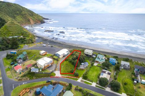 Photo of property in 5 Ocean View Road, Port Waikato, 2695