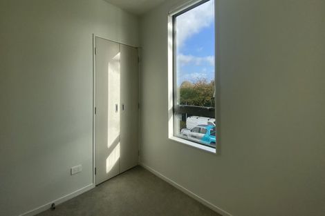 Photo of property in 2/2 Moor Avenue, Te Atatu Peninsula, Auckland, 0610