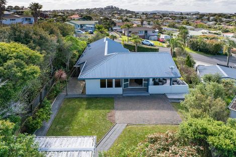 Photo of property in 8 Jean Place, Stanmore Bay, Whangaparaoa, 0932