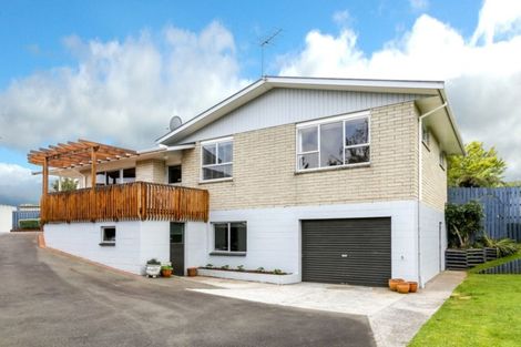 Photo of property in 18b John Guthrie Place, Merrilands, New Plymouth, 4312