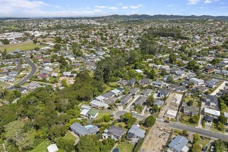 Photo of property in 2/16 Valron Road, Te Atatu South, Auckland, 0602