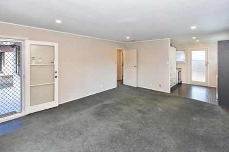 Photo of property in 2/11 Beaumaris Way, Conifer Grove, Takanini, 2112