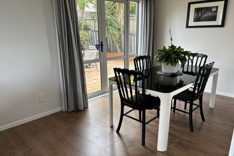 Photo of property in 21 Peterhouse Place, West Harbour, Auckland, 0618