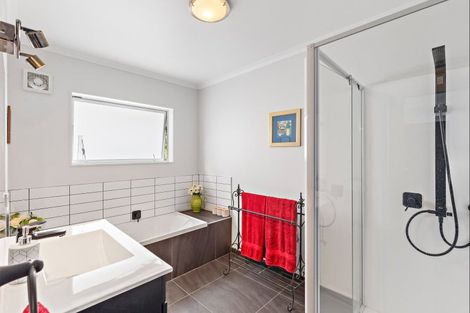 Photo of property in 1098 Queen Street East, Levin, 5571