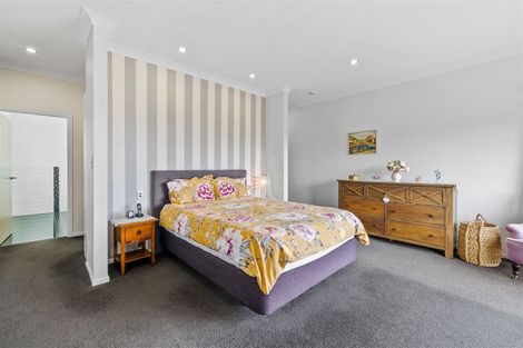 Photo of property in 1 Hollyford Place, Aotea, Porirua, 5024