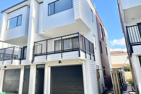 Photo of property in 2/5 Chevis Place, Pakuranga, Auckland, 2010