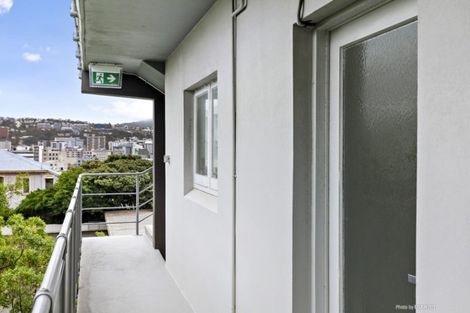 Photo of property in Kingsgate Flats, 10 Austin Street, Mount Victoria, Wellington, 6011