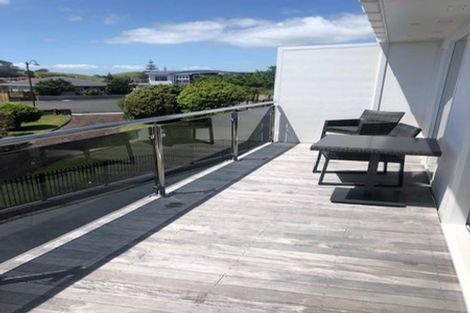 Photo of property in 5b Catherine Crescent, Moturoa, New Plymouth, 4310