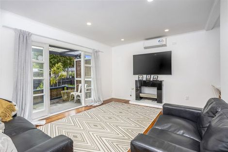 Photo of property in 1c Kuaka Place, New Lynn, Auckland, 0600