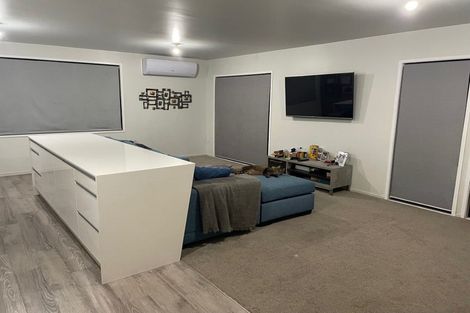 Photo of property in 22 Cleat Street, Whitby, Porirua, 5024