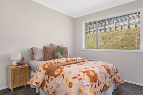 Photo of property in 20 Rotorua Grove, Aotea, Porirua, 5024