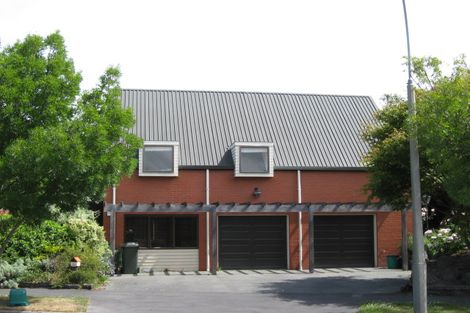 Photo of property in 28 Camberwell Place, Avonhead, Christchurch, 8042
