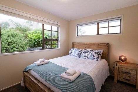 Photo of property in 33 James Evans Drive, Northcote, Auckland, 0627