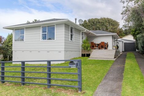 Photo of property in 83 Riversdale Drive, Merrilands, New Plymouth, 4312