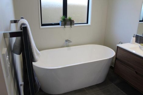 Photo of property in 8 Oakleigh Street, Woodend, 7610