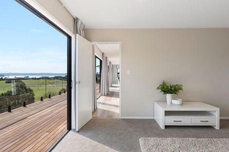 Photo of property in 10 Waititiro Rise, Stanmore Bay, Whangaparaoa, 0932