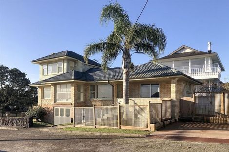 Photo of property in 85 Stanley Point Road, Stanley Point, Auckland, 0624