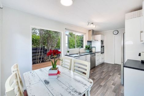 Photo of property in 2/8 Cranston Street, Torbay, Auckland, 0632