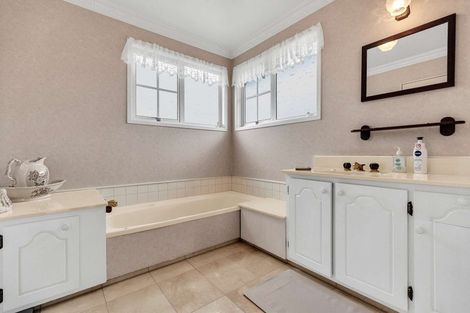 Photo of property in 9 Golders Place, Richmond Heights, Taupo, 3330