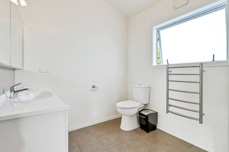 Photo of property in 2/17 Tobruk Crescent, Milford, Auckland, 0620