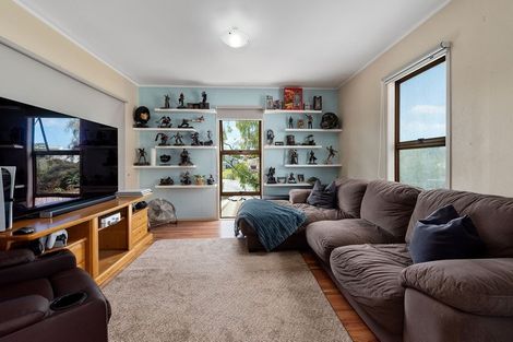 Photo of property in 1/57 Aeroview Drive, Beach Haven, Auckland, 0626