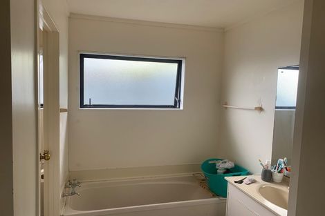 Photo of property in 65 Trias Road, Totara Vale, Auckland, 0629