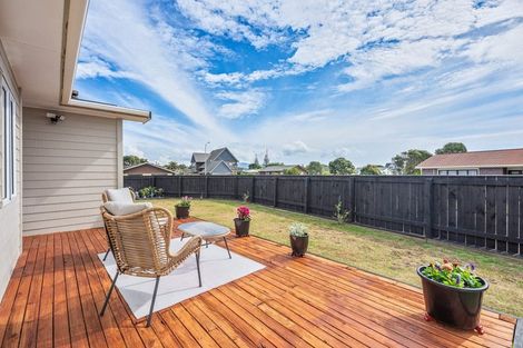 Photo of property in 21 Reeves Street, Waikanae Beach, Waikanae, 5036