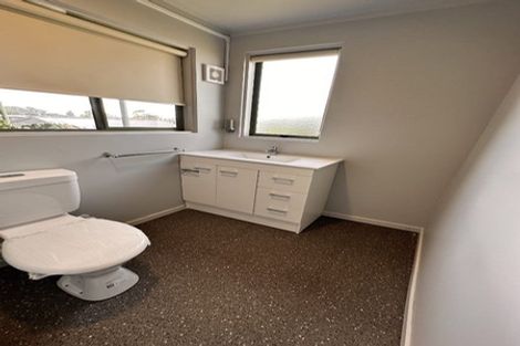 Photo of property in 11 William Bayes Place, Red Beach, 0932