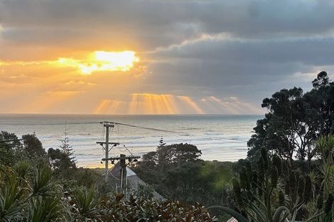 Photo of property in 22 Domain Crescent, Muriwai, Waimauku, 0881