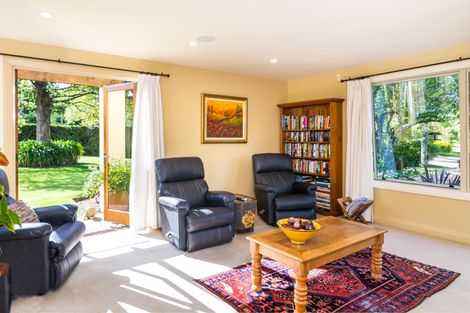 Photo of property in 280 Gillespie Place, Acacia Bay, Taupo, 3385