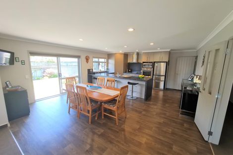 Photo of property in 30 Simpson Crescent, Raumati Beach, Paraparaumu, 5032