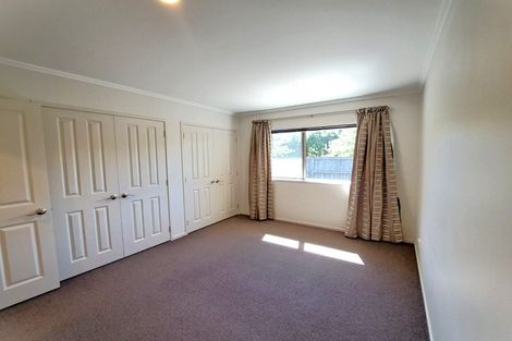 Photo of property in 15 Murray Becroft Avenue, Henderson Valley, Auckland, 0612