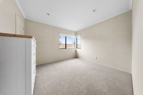 Photo of property in 15 Lilybank Crescent, East Tamaki, Auckland, 2013