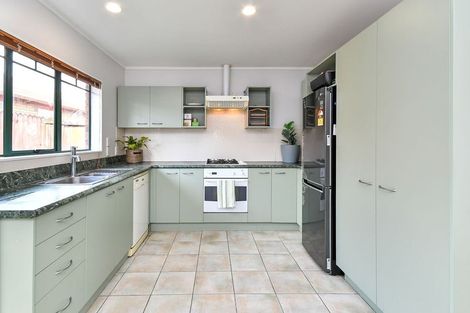 Photo of property in 3a Belleek Close, Weymouth, Auckland, 2103