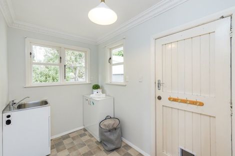 Photo of property in 2 Norwich Place, Awapuni, Palmerston North, 4412