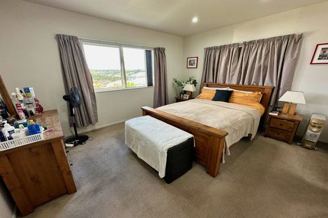 Photo of property in 16 San Casello Rise, Henderson, Auckland, 0612