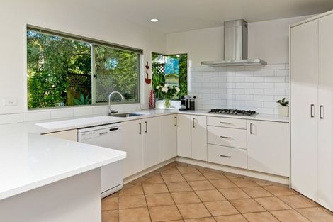 Photo of property in 2/362 East Coast Road, Sunnynook, Auckland, 0630