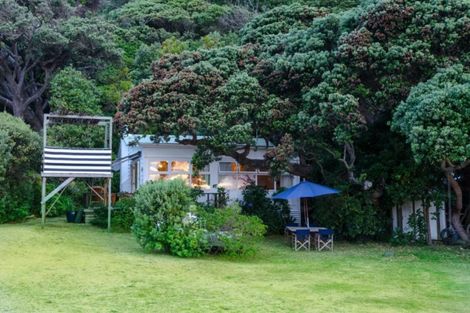 Photo of property in 64 Beach Valley Road, Piha, 0772