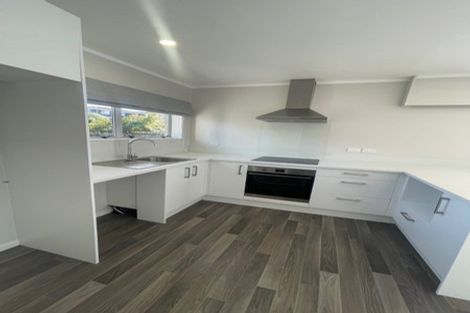 Photo of property in 1/8 Darlington Place, Glendene, Auckland, 0602