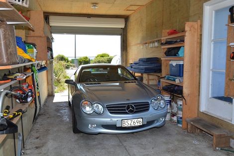 Photo of property in 258 Marine Parade, Bluff, 9814