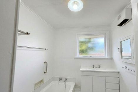 Photo of property in 7 Mahia Place, Kelvin Grove, Palmerston North, 4414