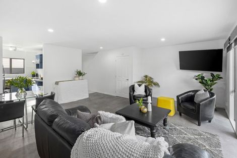 Photo of property in 27/3 Hulme Place, Henderson, Auckland, 0612