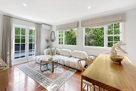 Photo of property in 12 Richmond Avenue, Northcote Point, Auckland, 0627