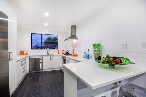 Photo of property in 2/27 Florence Daly Place, Mount Roskill, Auckland, 1041