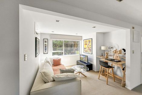 Photo of property in 273 Dowse Drive, Maungaraki, Lower Hutt, 5010