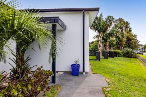 Photo of property in 23 Links Drive, Waiwhakaiho, New Plymouth, 4312