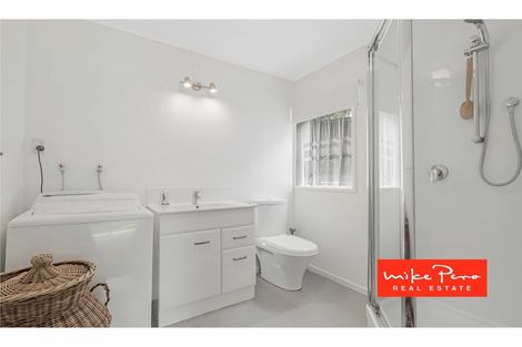 Photo of property in 9 Armstrong Place, New Lynn, Auckland, 0600