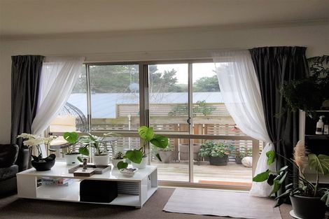 Photo of property in 2/18 Ocean View Road, Hatfields Beach, Orewa, 0931